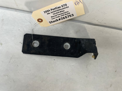 2004 Pontiac GTO RH Passenger Fender Side Skirt Rocker Molding Support Bracket OEM - Day's Parts Yard