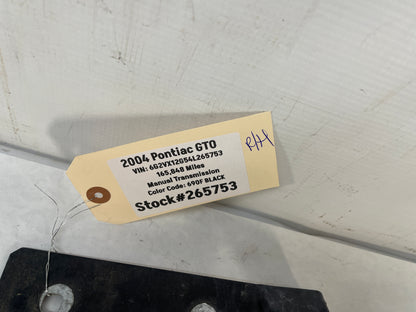 2004 Pontiac GTO RH Passenger Fender Side Skirt Rocker Molding Support Bracket OEM - Day's Parts Yard