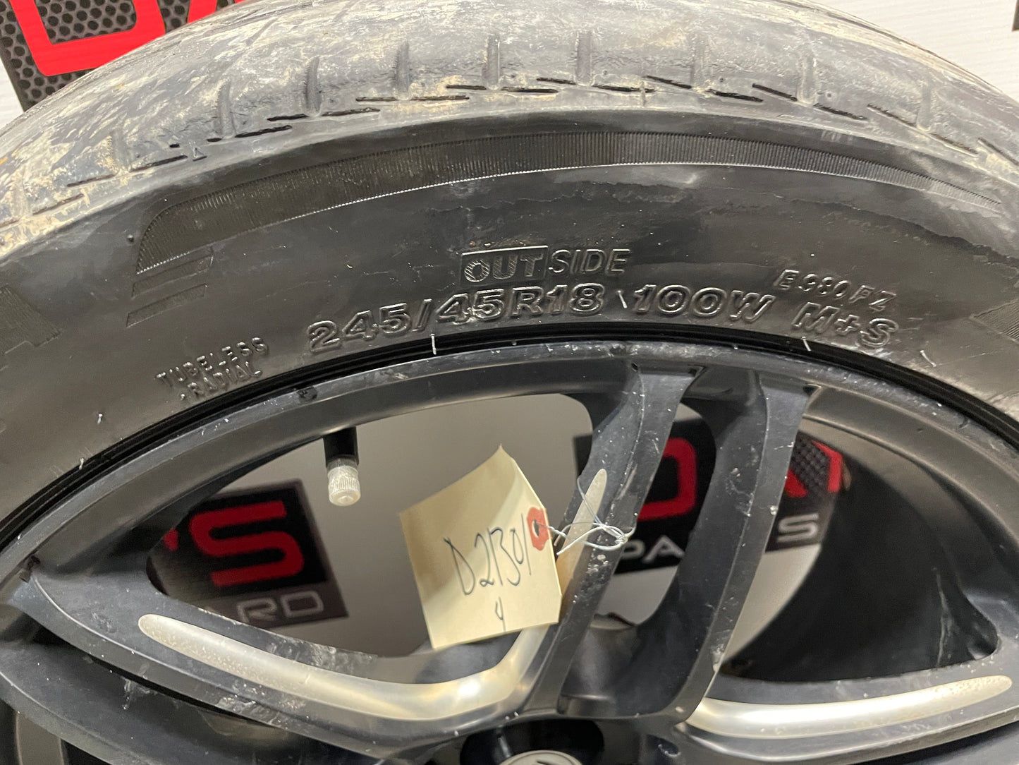 2009 Pontiac G8 After Market Wheels and Tires LOCAL PICK UP - Day's Parts Yard