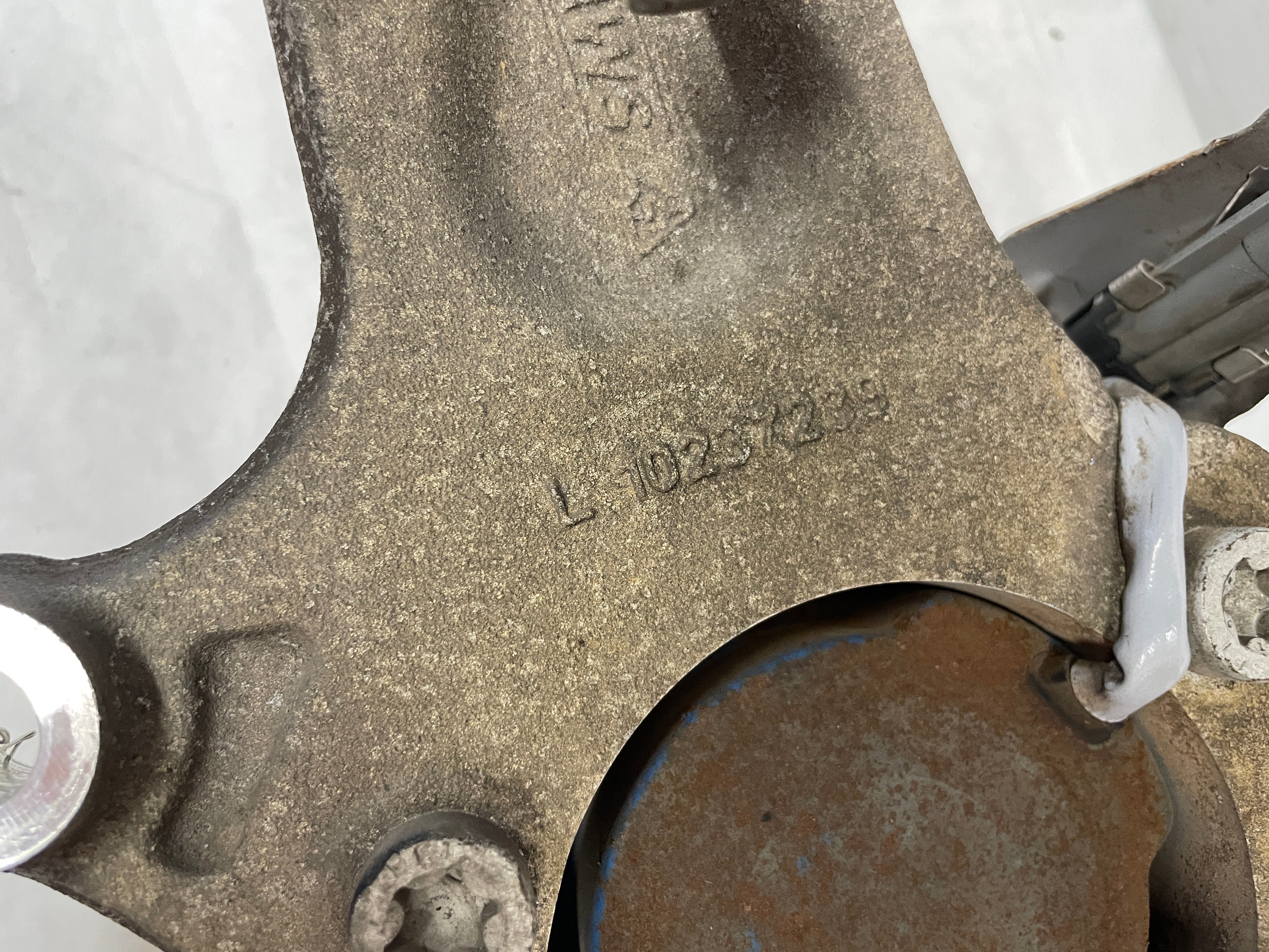 2004 Chevy C5 Corvette LH Driver Front Suspension Spindle Knuckle