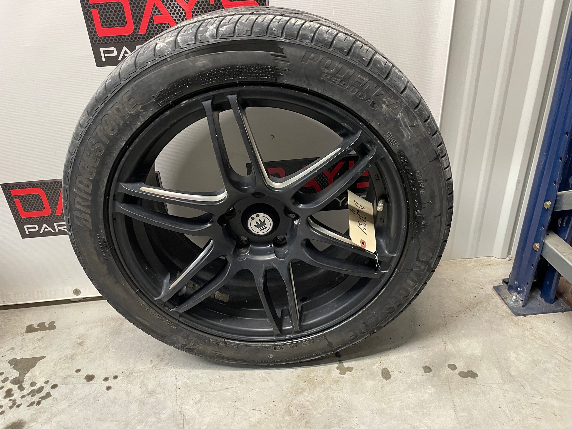 2009 Pontiac G8 After Market Wheels and Tires LOCAL PICK UP - Day's Parts Yard