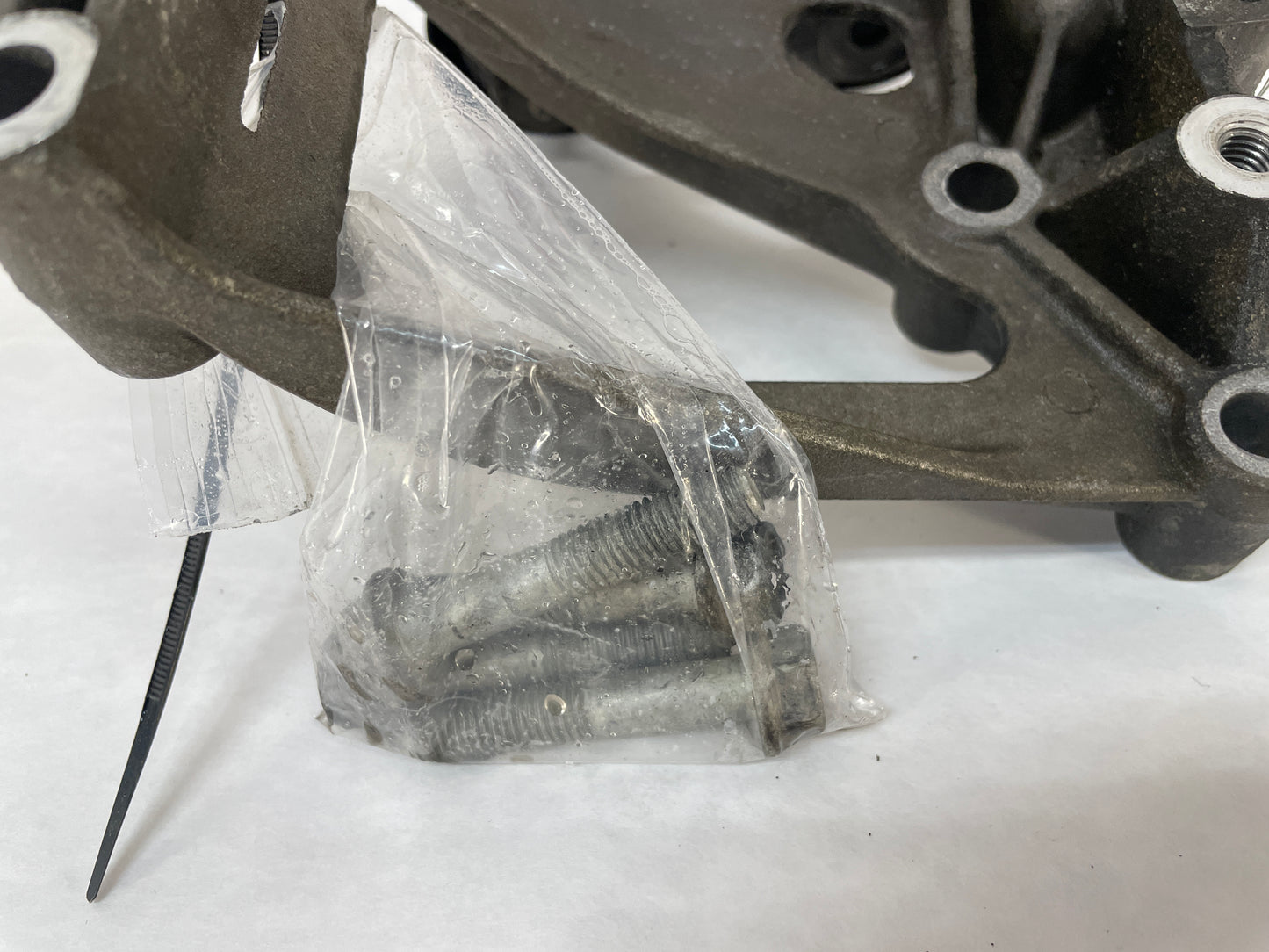 2004 Pontiac GTO AC A/C Air Conditioner Compressor Bracket Mount w/ Hardware OEM