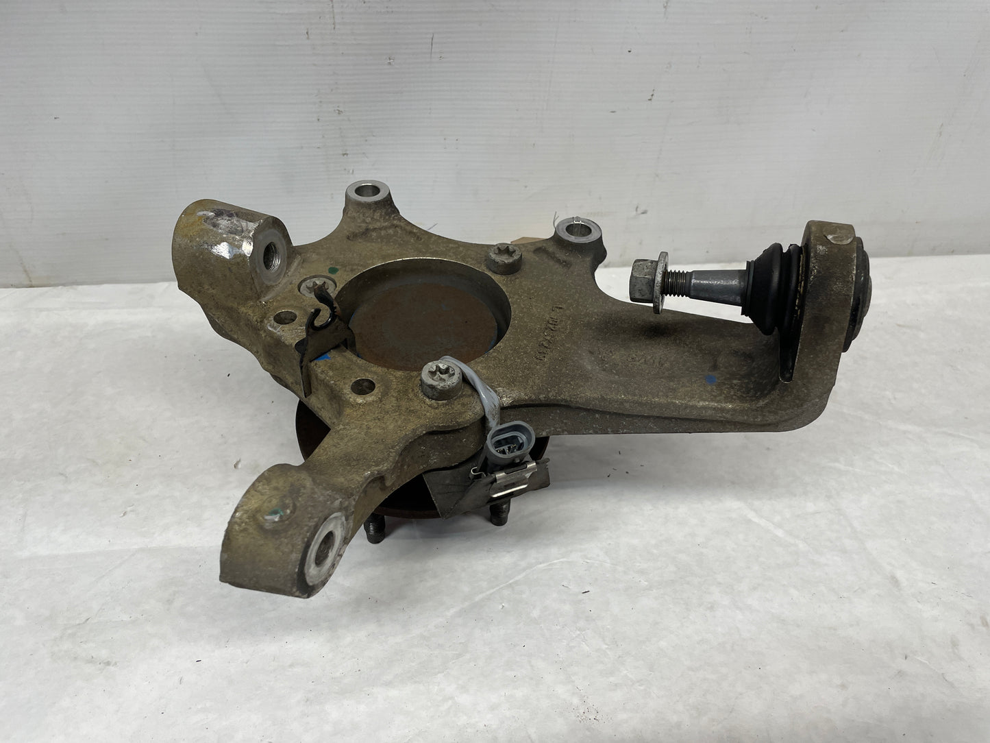 2004 Chevy Corvette LH Driver Front Suspension Spindle Knuckle Hub OEM