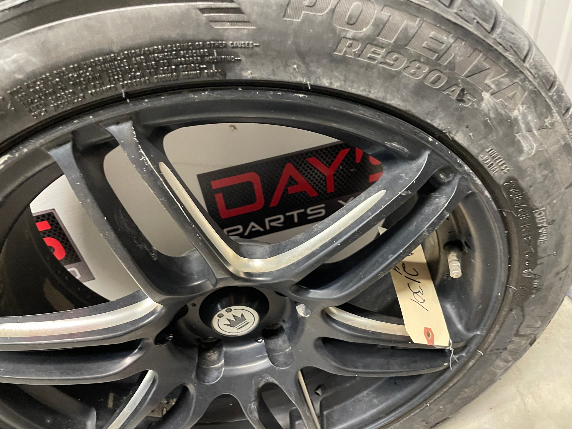 2009 Pontiac G8 After Market Wheels and Tires LOCAL PICK UP - Day's Parts Yard
