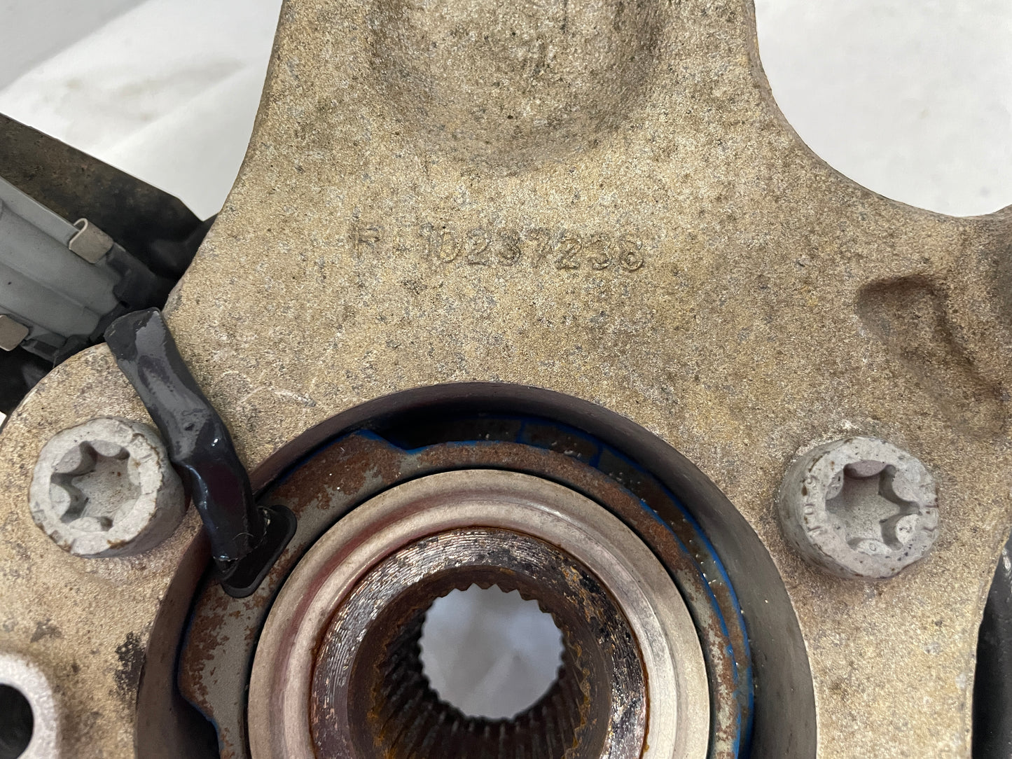 2004 Chevy Corvette RH Passenger Front Suspension Spindle Knuckle Hub OEM