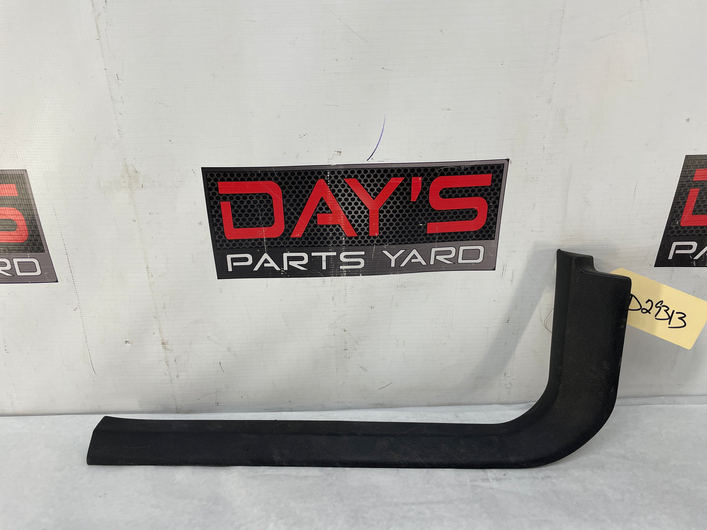 2010 Cadillac CTS-V Sedan LH Driver Front Sill Carpet Retainer Trim Molding OEM