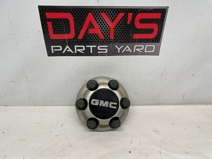 GMC SILVER CENTER CAP - Day's Parts Yard