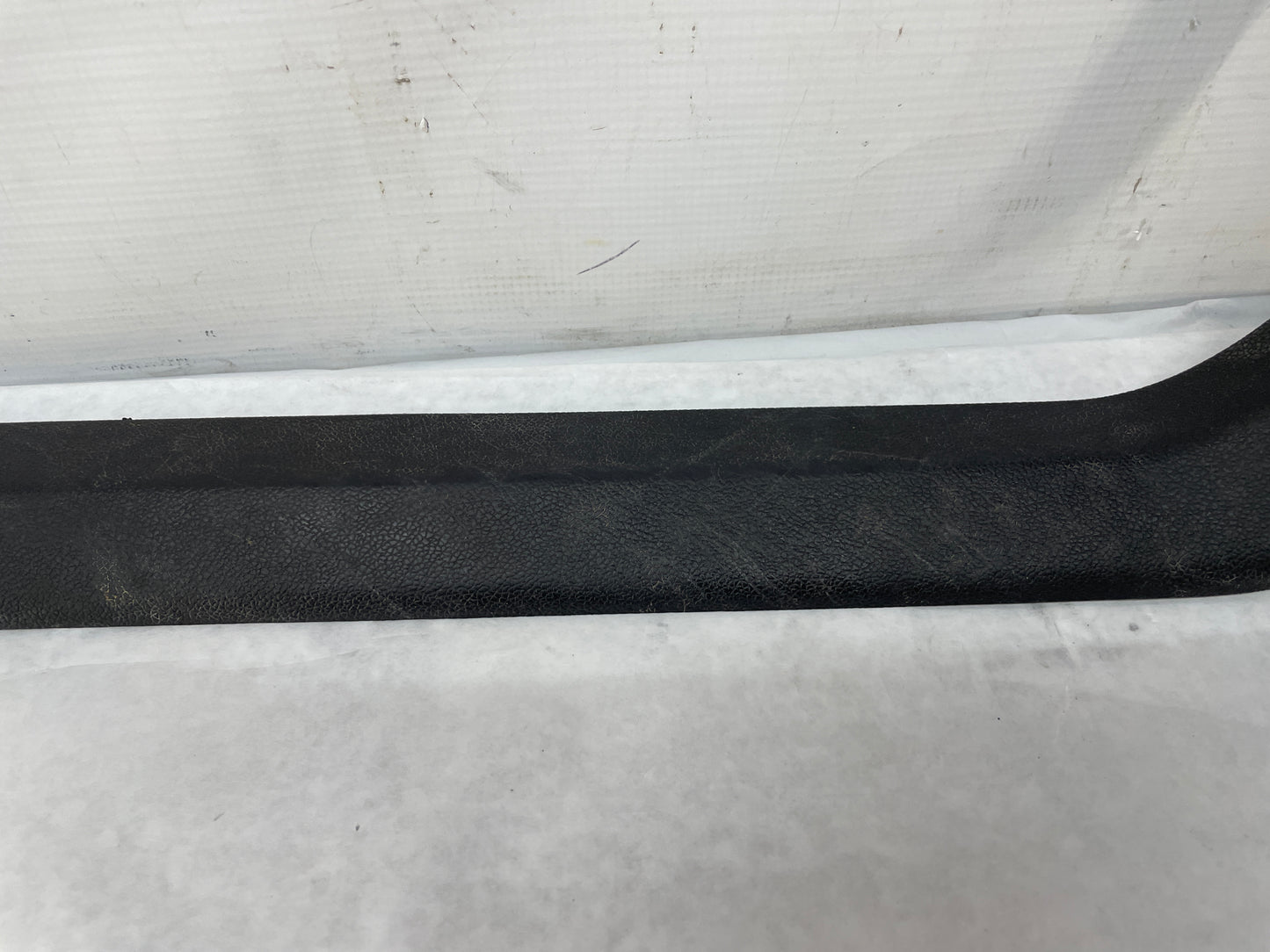 2010 Cadillac CTS-V Sedan LH Driver Front Sill Carpet Retainer Trim Molding OEM