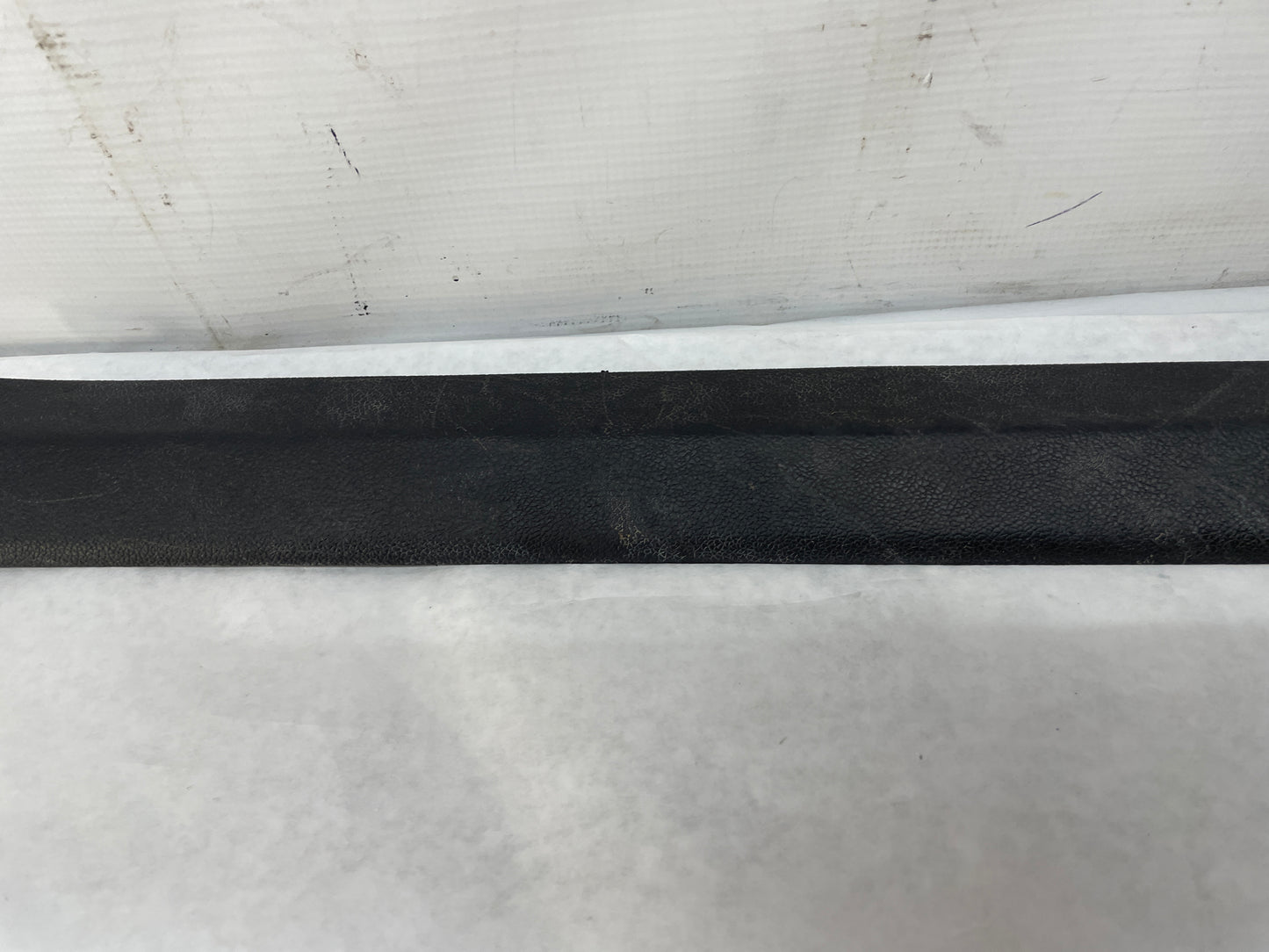 2010 Cadillac CTS-V Sedan LH Driver Front Sill Carpet Retainer Trim Molding OEM