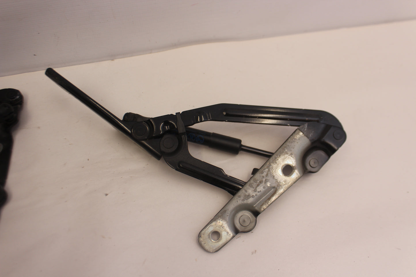 2021 Chevy Camaro SS RH & LH Trunk Deck Lid Hinges OEM