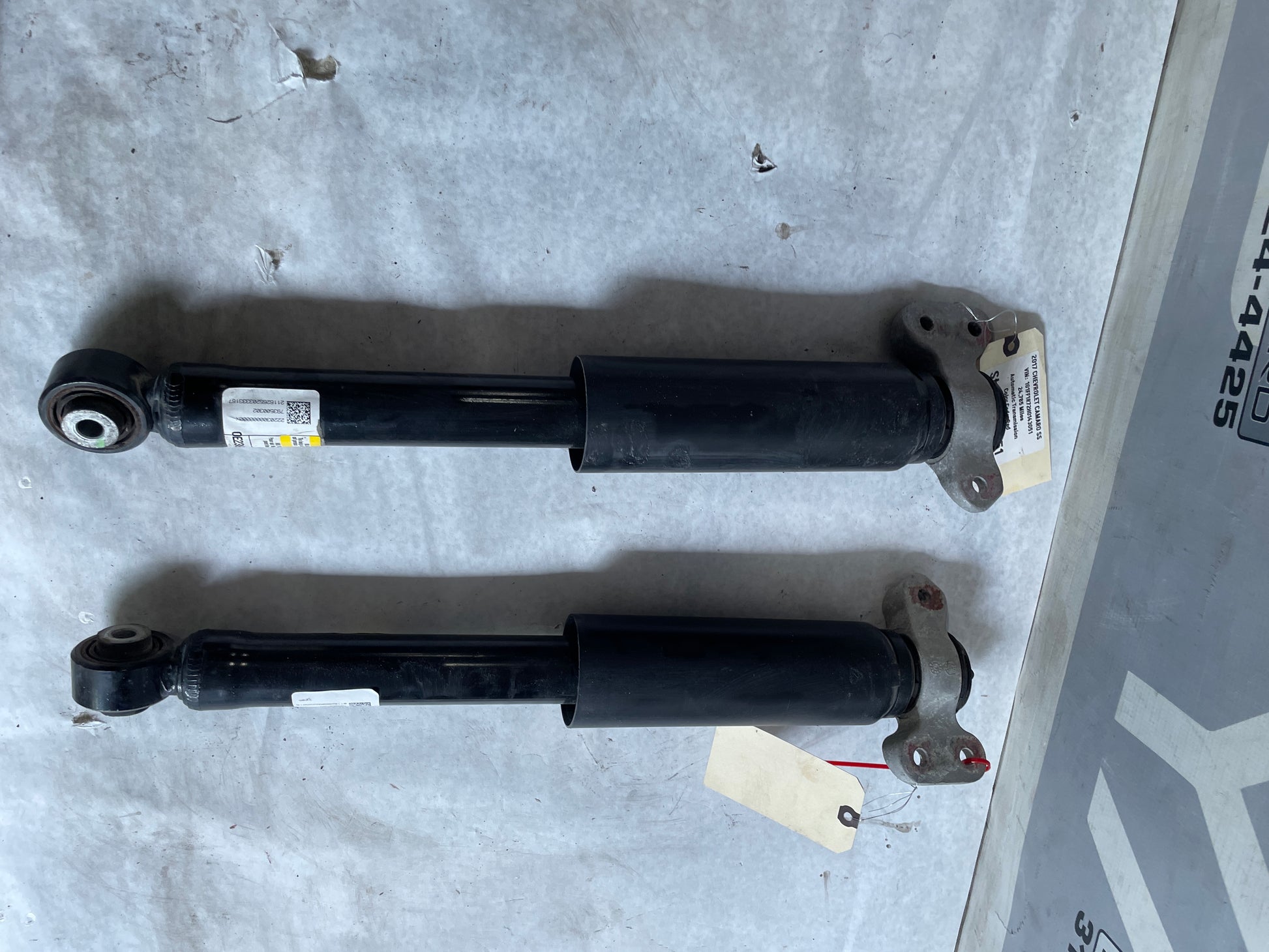 2017 Chevy Camaro SS Rear RH & LH Shock Absorbers OEM - Day's Parts Yard