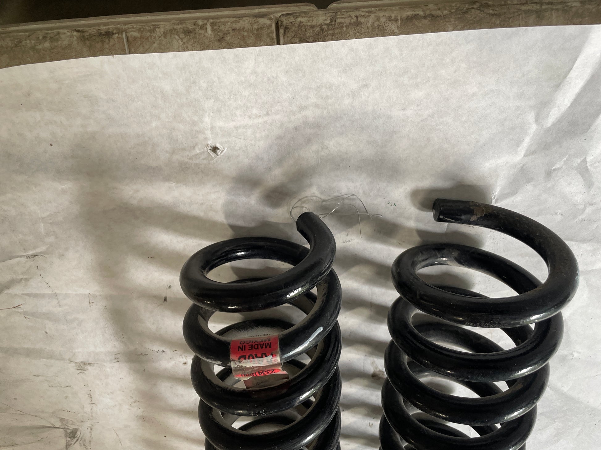 2017 Chevy Camaro SS Rear RH & LH Coil Springs Set OEM - Day's Parts Yard