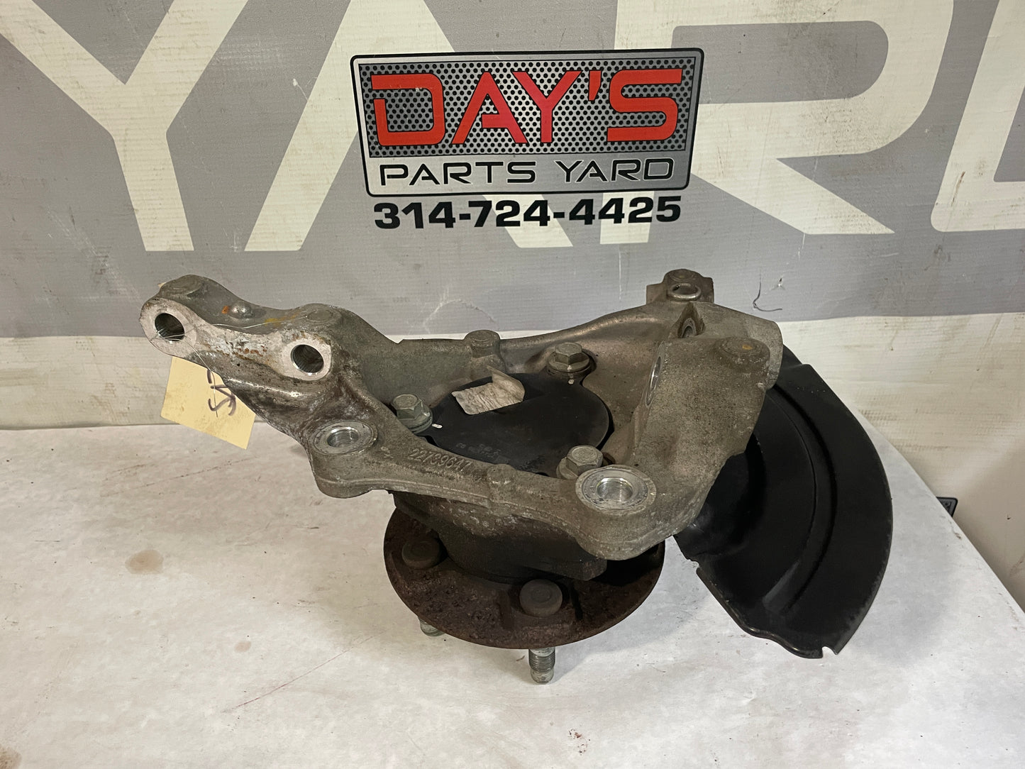 2017 Cadillac ATS-V Coupe Front LH Driver Spindle Knuckle Hub OEM - Day's Parts Yard