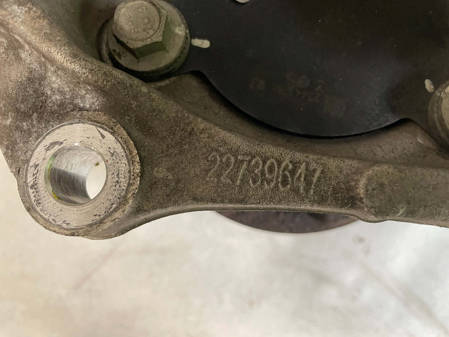 2017 Cadillac ATS-V Coupe Front LH Driver Spindle Knuckle Hub OEM - Day's Parts Yard