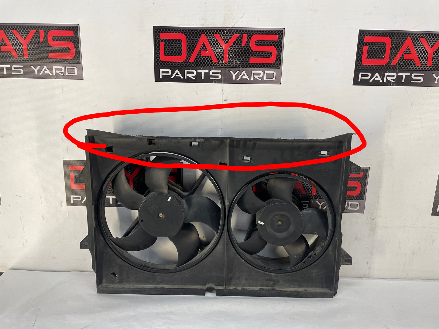 2004 Pontiac GTO Dual Radiator Electric Cooling Fans Shroud Assembly OEM