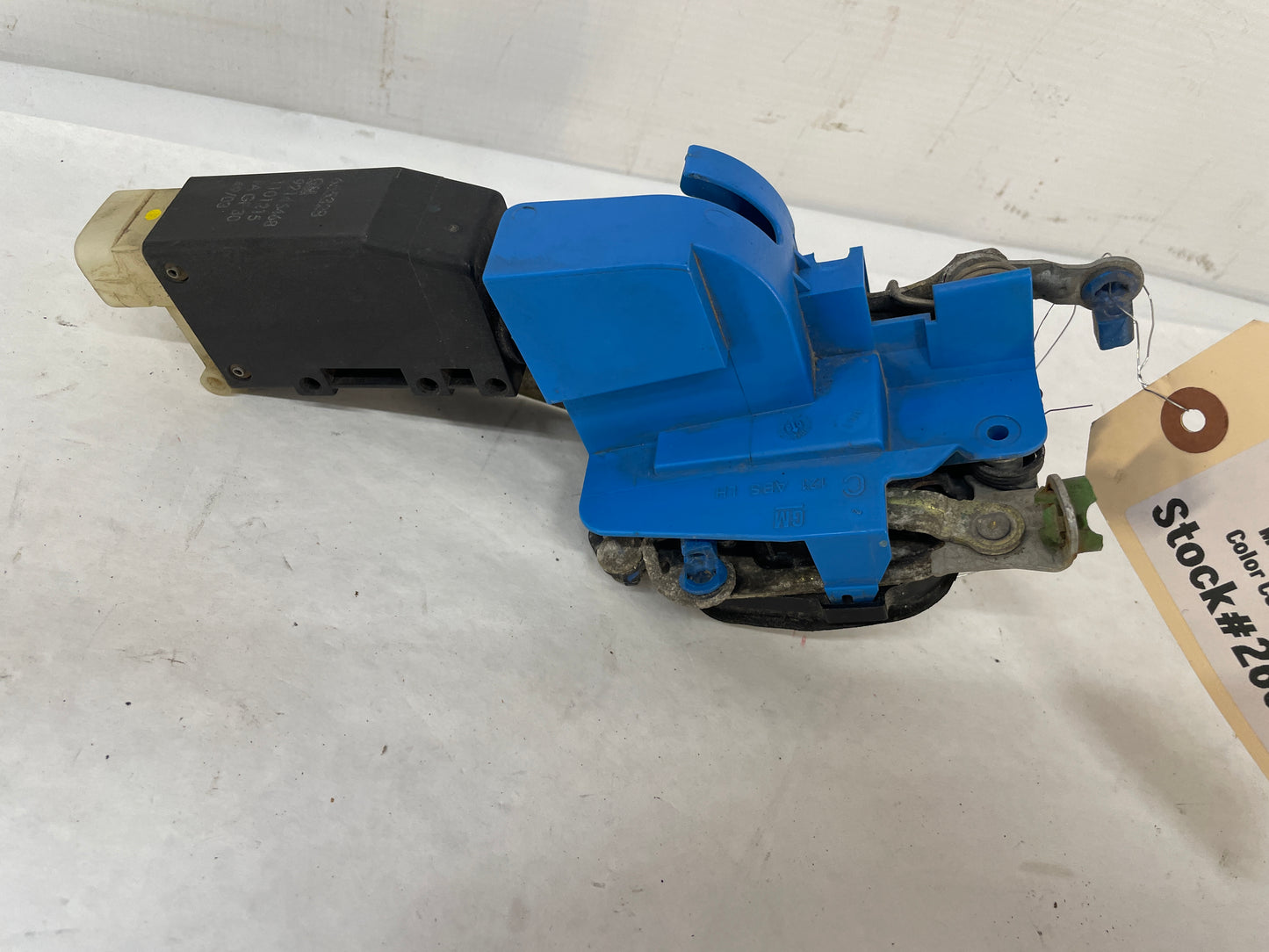 2004 Pontiac GTO LH Driver Door Lock Actuator Assembly OEM - Day's Parts Yard