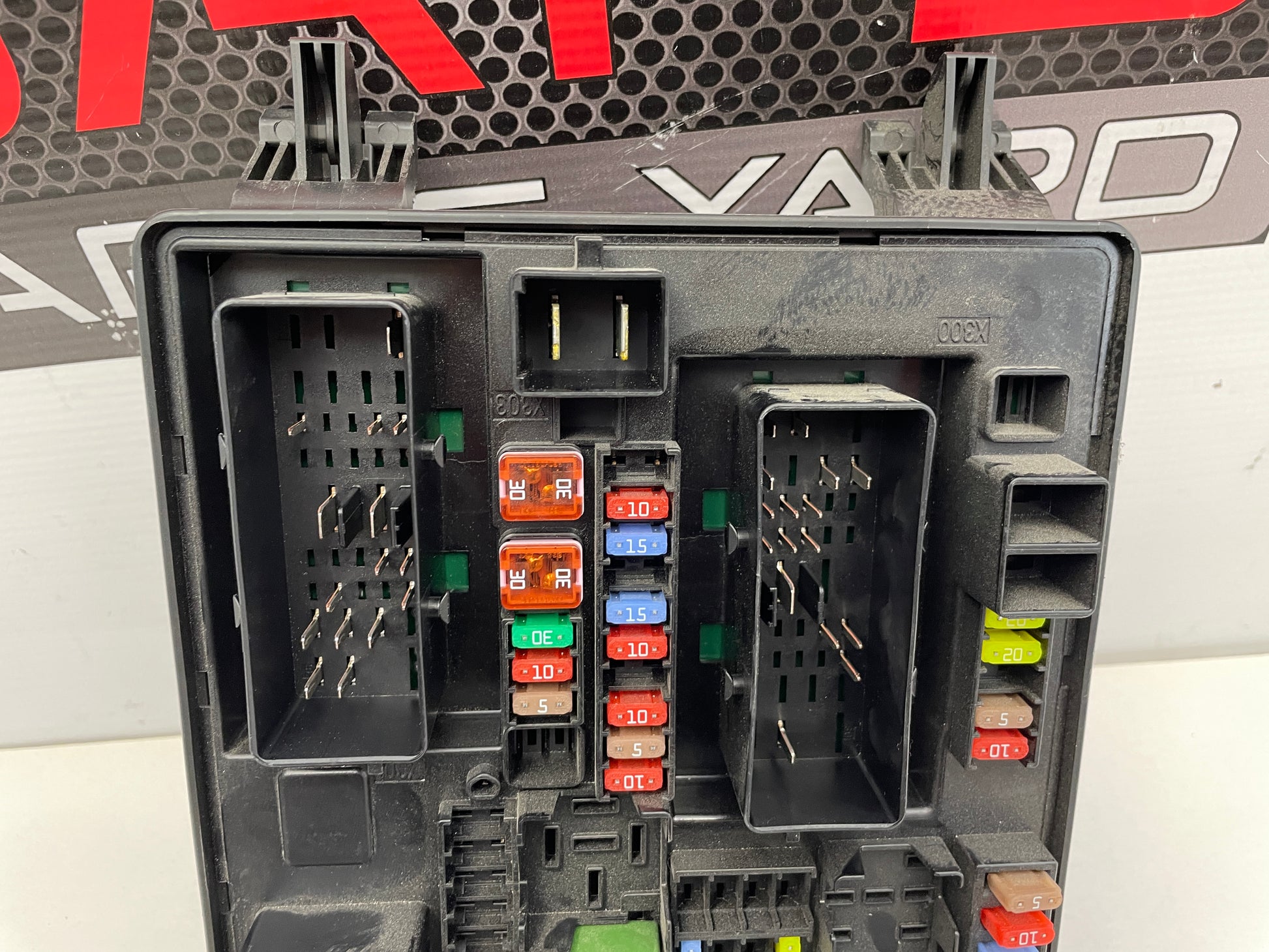 2014 Chevrolet SS Sedan Rear Fuse Box Relay OEM - Day's Parts Yard