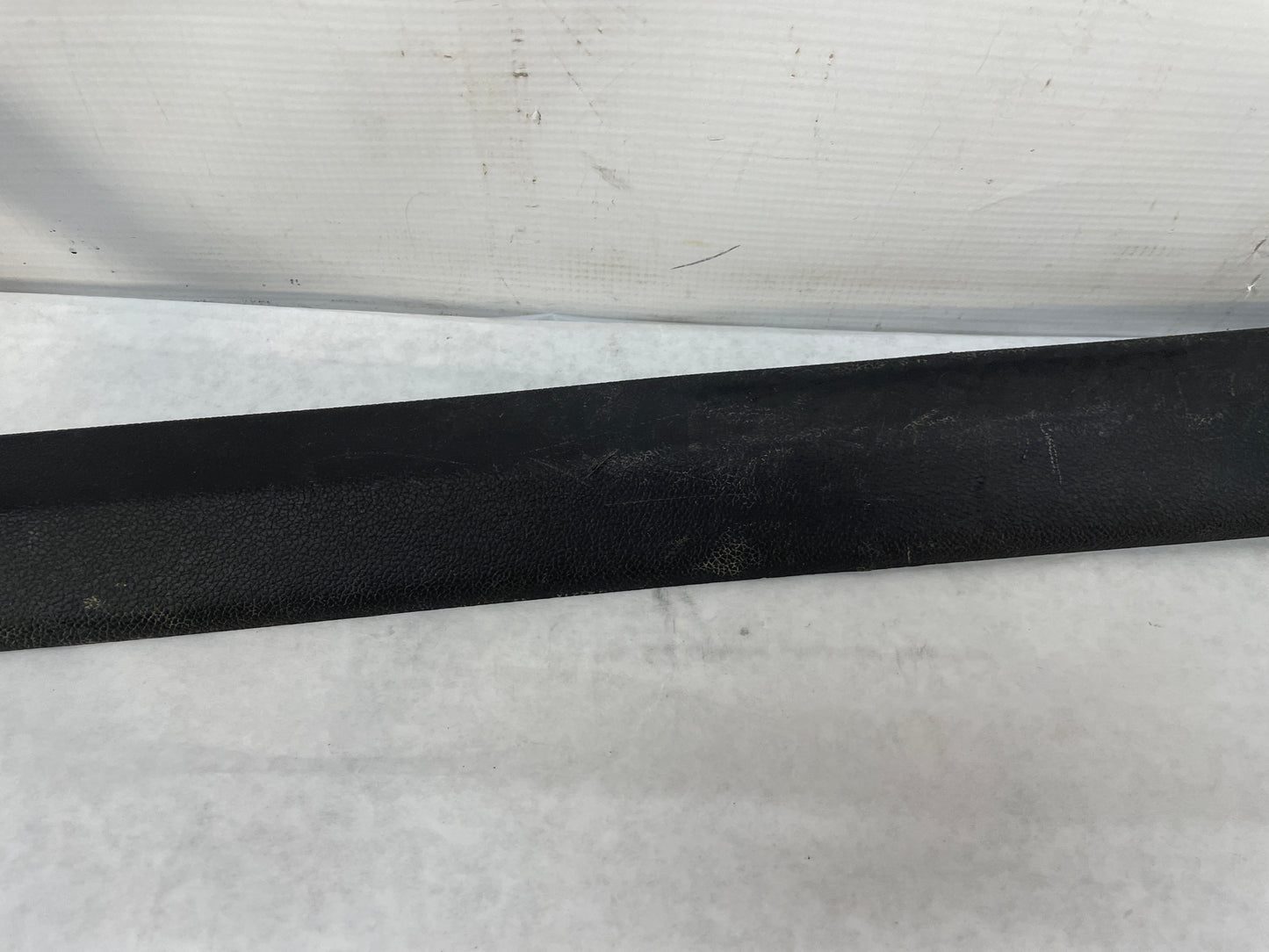 2010 Cadillac CTS-V Sedan RH Passenger Interior Front Sill Carpet Retainer Trim Plate OEM