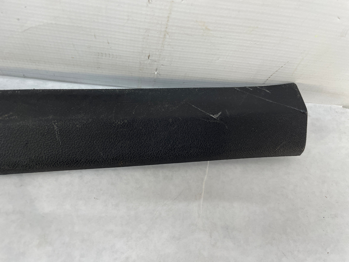 2010 Cadillac CTS-V Sedan RH Passenger Interior Front Sill Carpet Retainer Trim Plate OEM