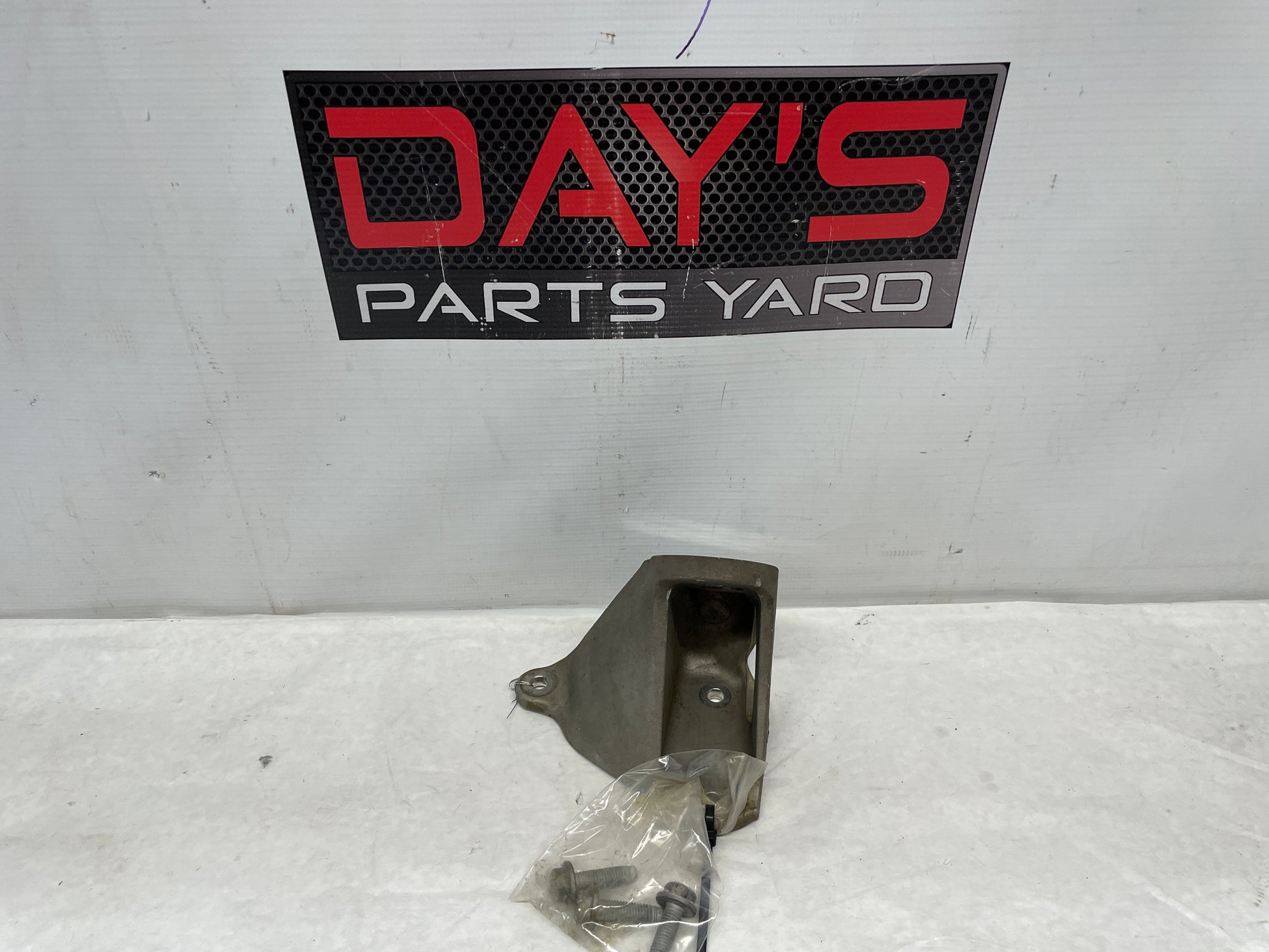 2008 Chevy Corvette LH Driver t Engine Mount Bracket OEM - Day's Parts Yard