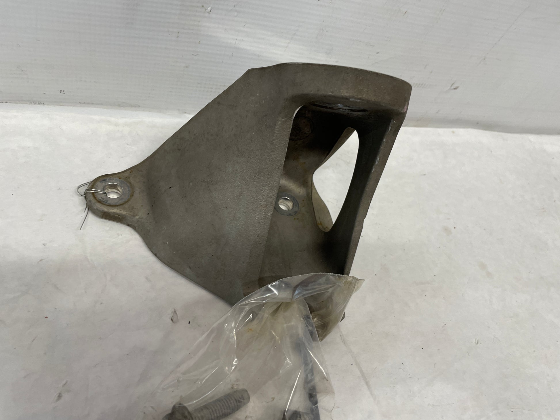 2008 Chevy Corvette LH Driver t Engine Mount Bracket OEM - Day's Parts Yard