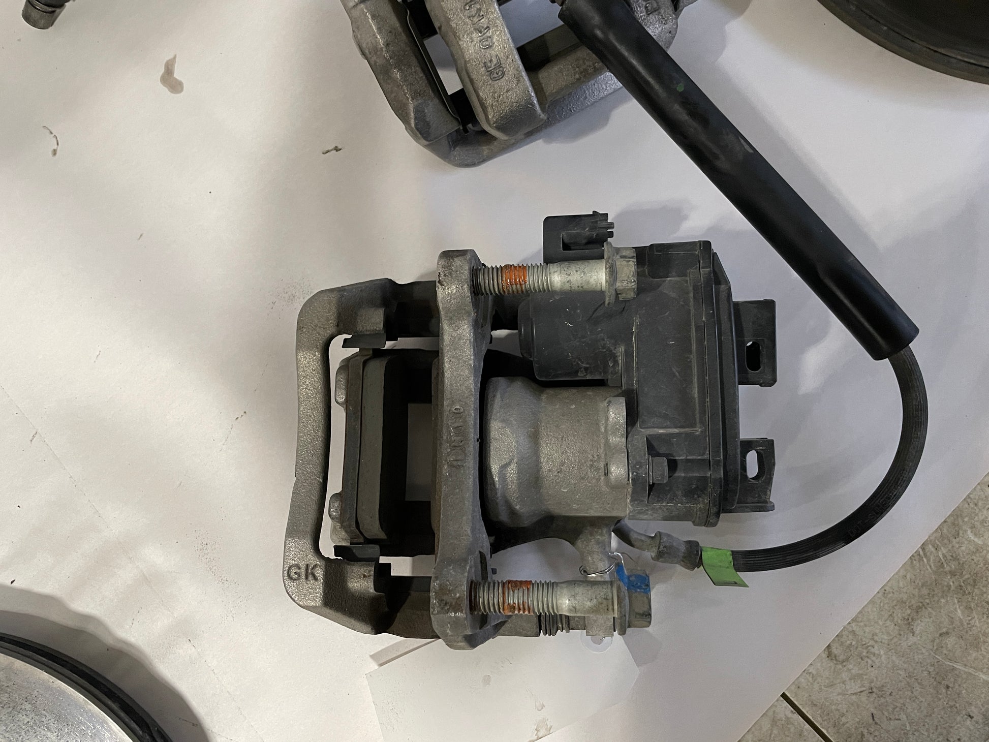 2021 Chevy Camaro SS Rear Brake Calipers and Rotors OEM - Day's Parts Yard