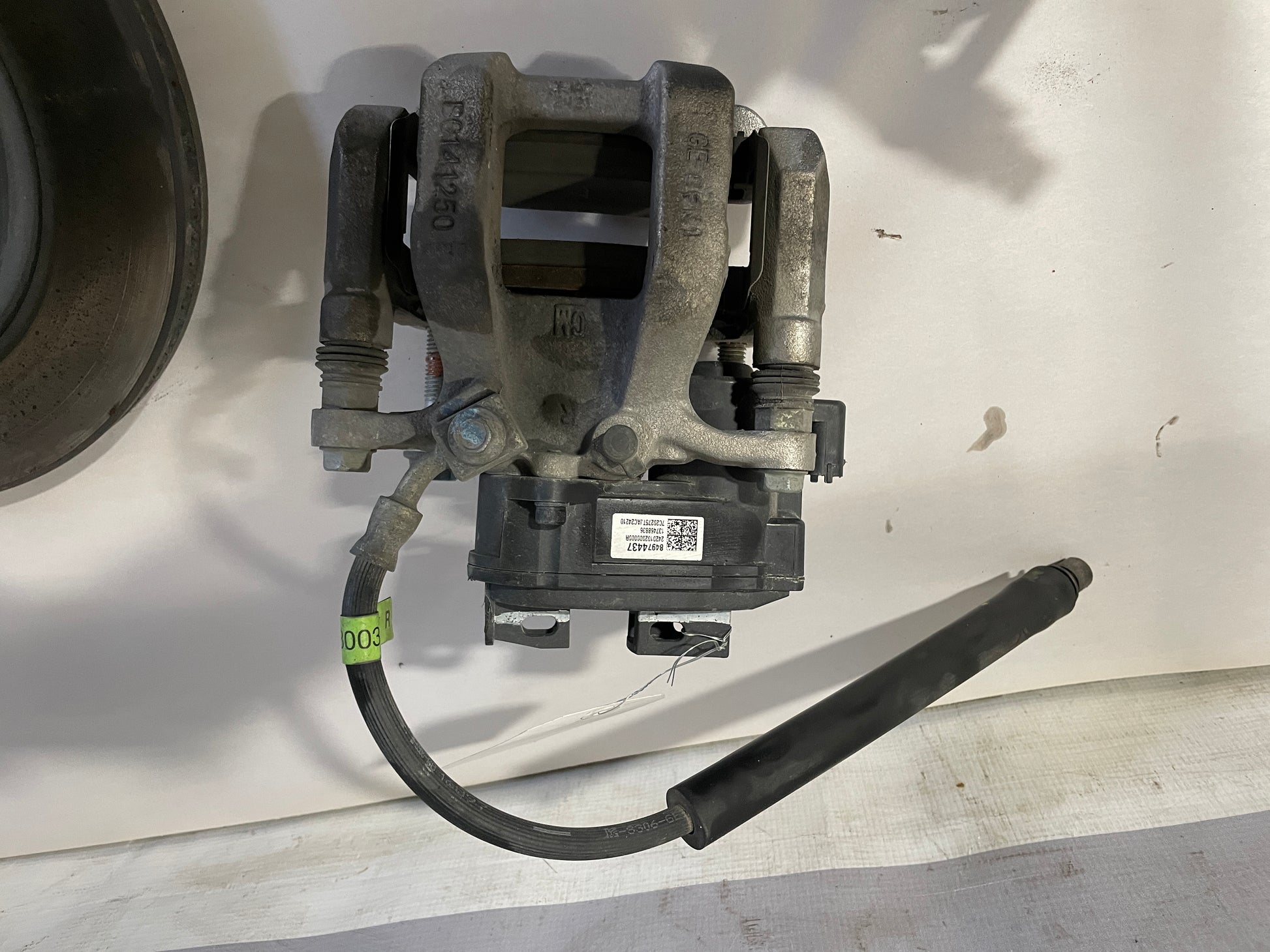 2021 Chevy Camaro SS Rear Brake Calipers and Rotors OEM - Day's Parts Yard