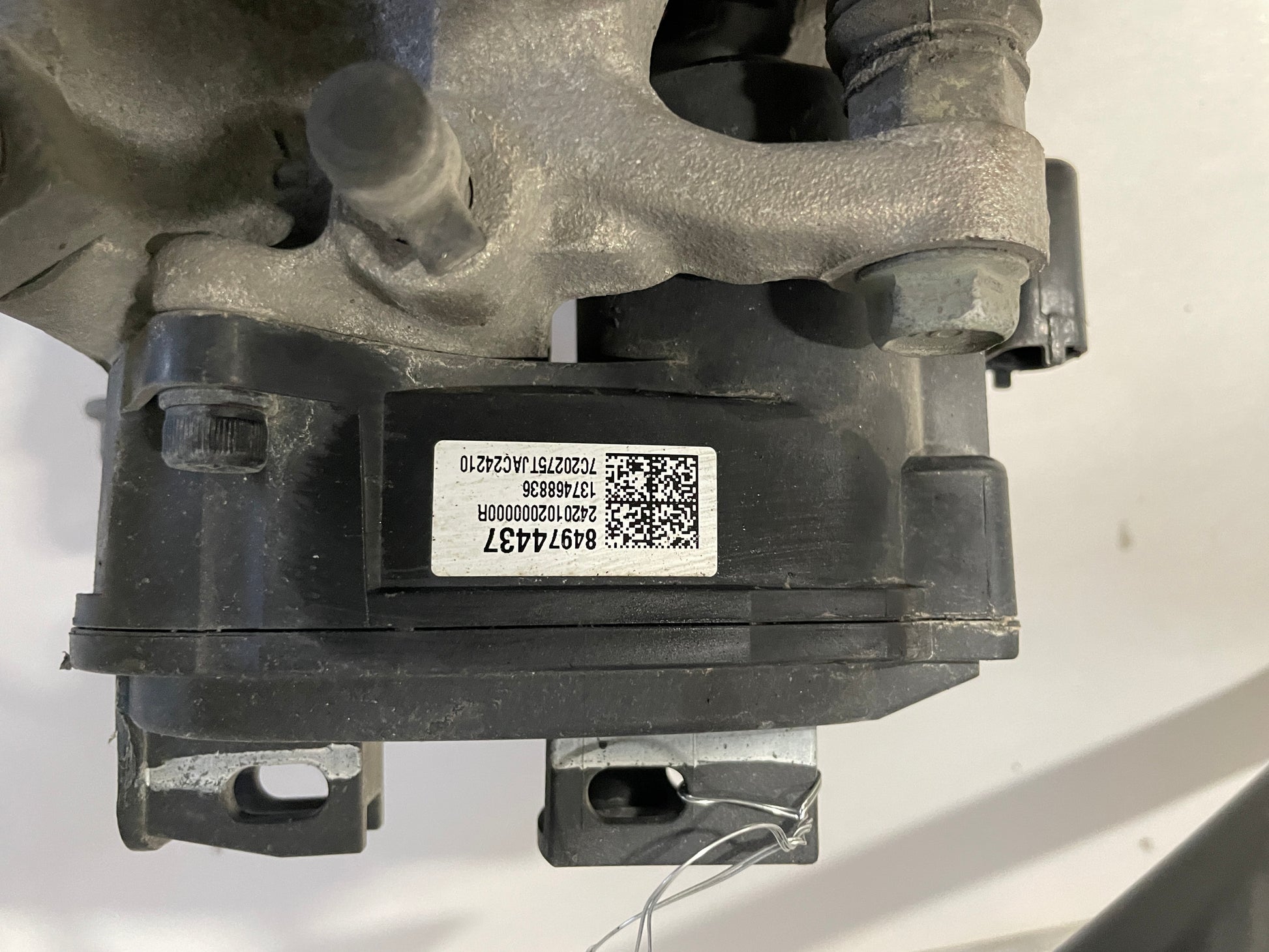 2021 Chevy Camaro SS Rear Brake Calipers and Rotors OEM - Day's Parts Yard