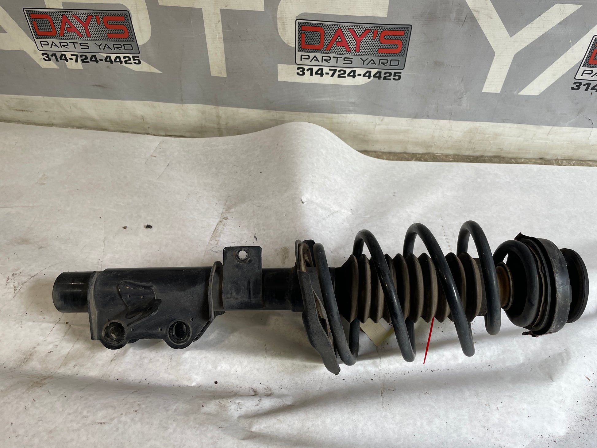 2010 Chevy Camaro SS Front RH Passenger Strut Assembly - Day's Parts Yard