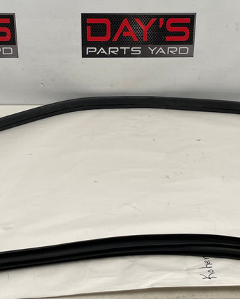 2014 Chevy SS Sedan Front RH Door Weather Strip Rubber Seal OEM
