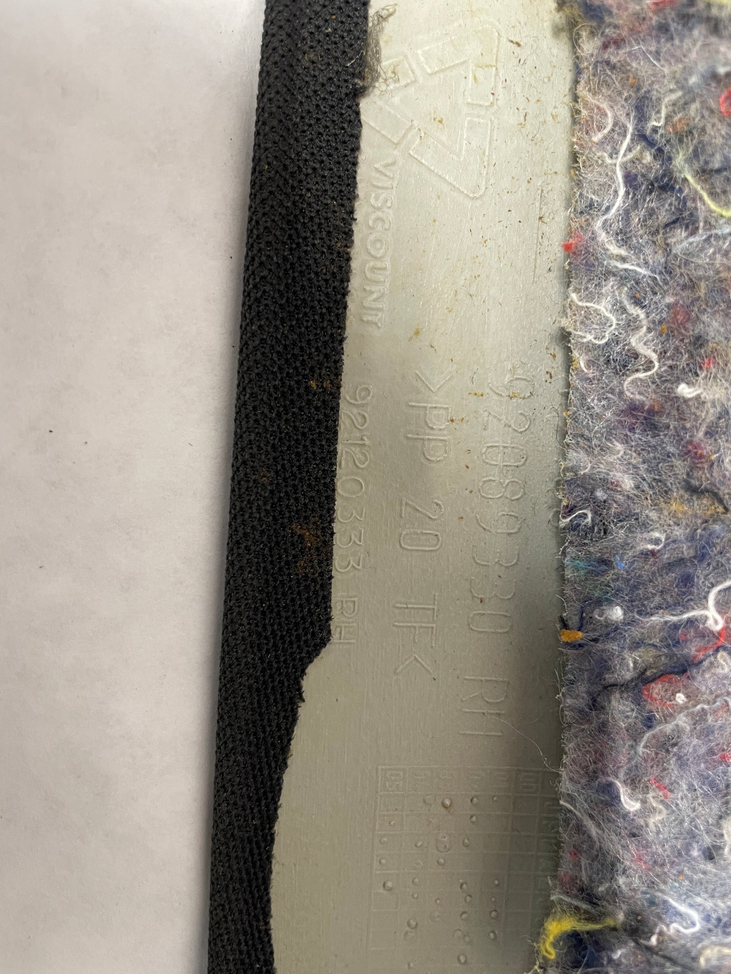 2005 Pontiac GTO RH Passenger Rear Interior Quarter C Pillar Seat Belt Cover Trim Panel OEM
