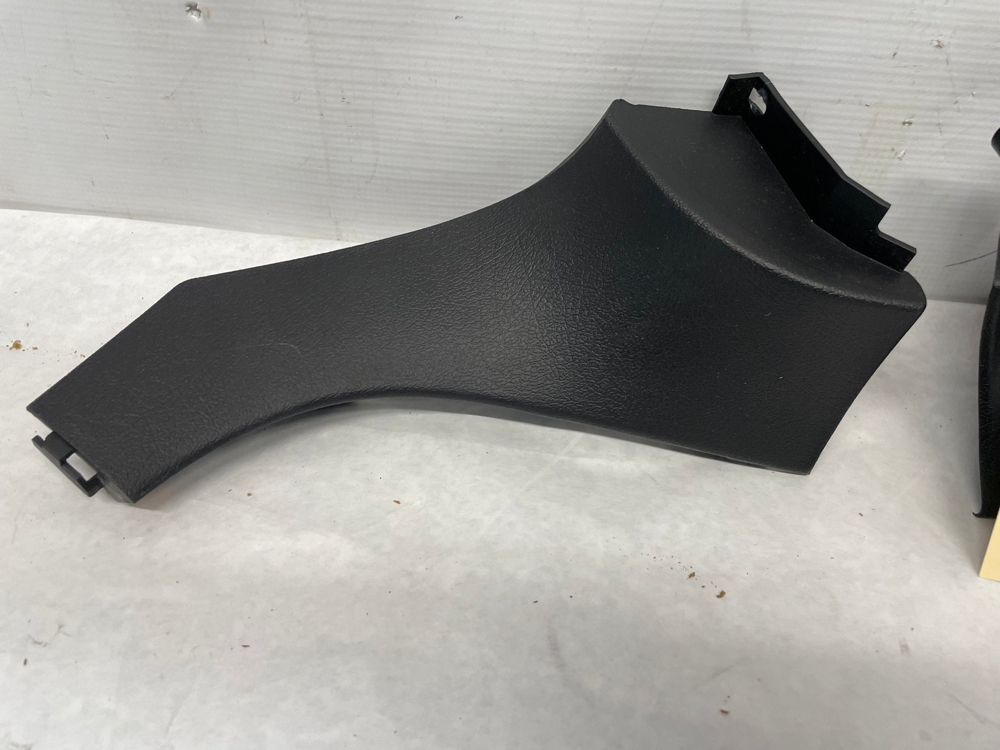 2005 Pontiac GTO RH & LH Center Console Dash Trim Moldings OEM - Day's Parts Yard