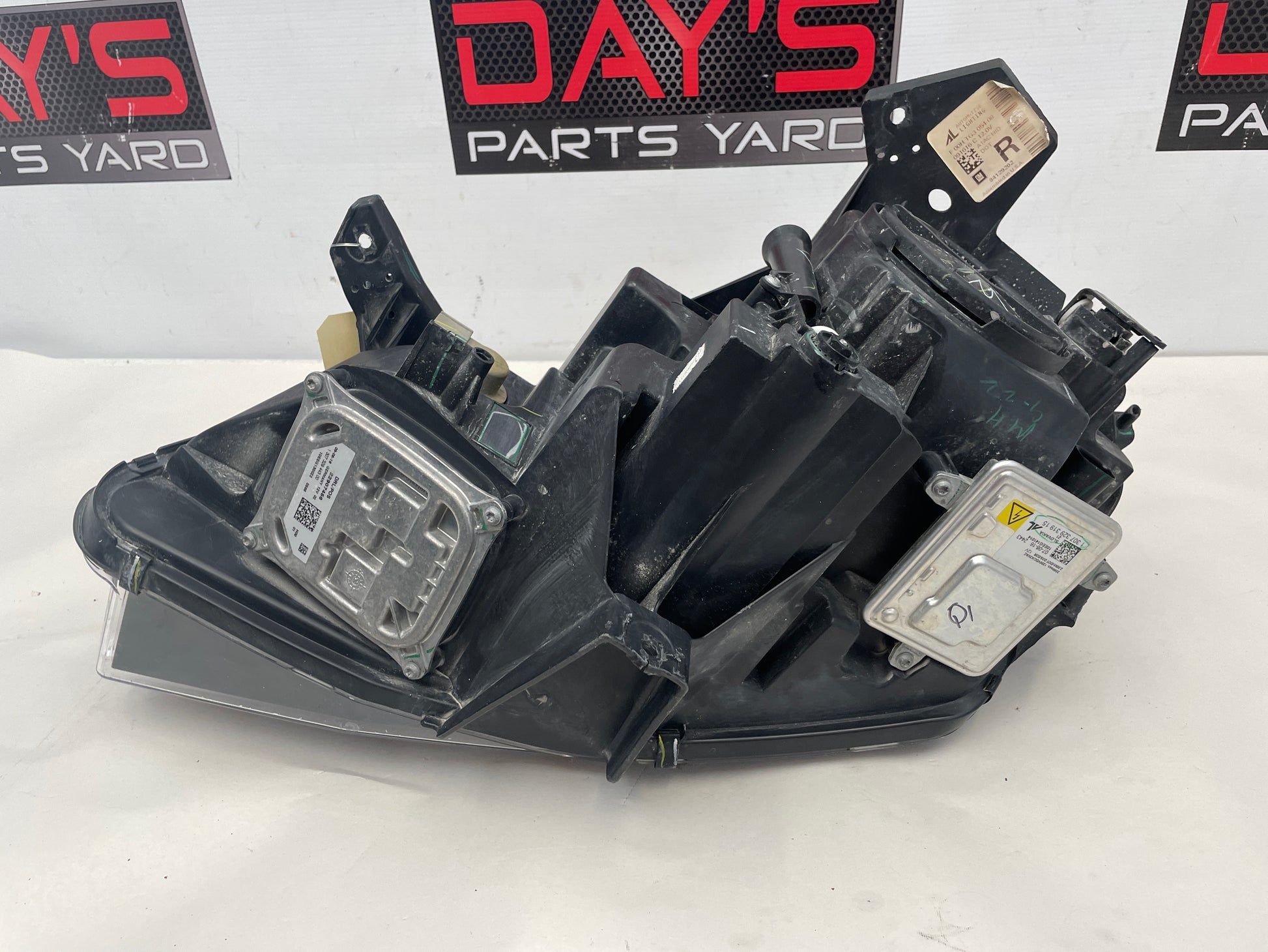 2017 Chevy Camaro SS RH Passenger Head Light Headlight Lamp OEM - Day's Parts Yard