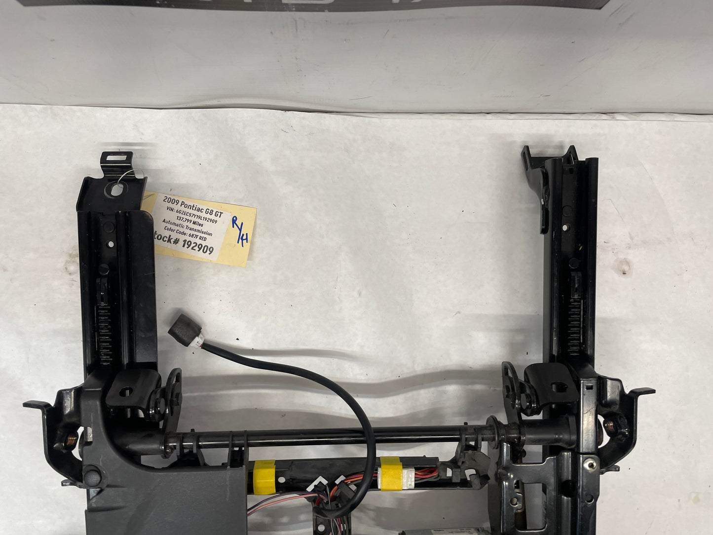 2009 Pontiac G8 GT RH Passenger Front Bottom Seat Rail OEM - Day's Parts Yard