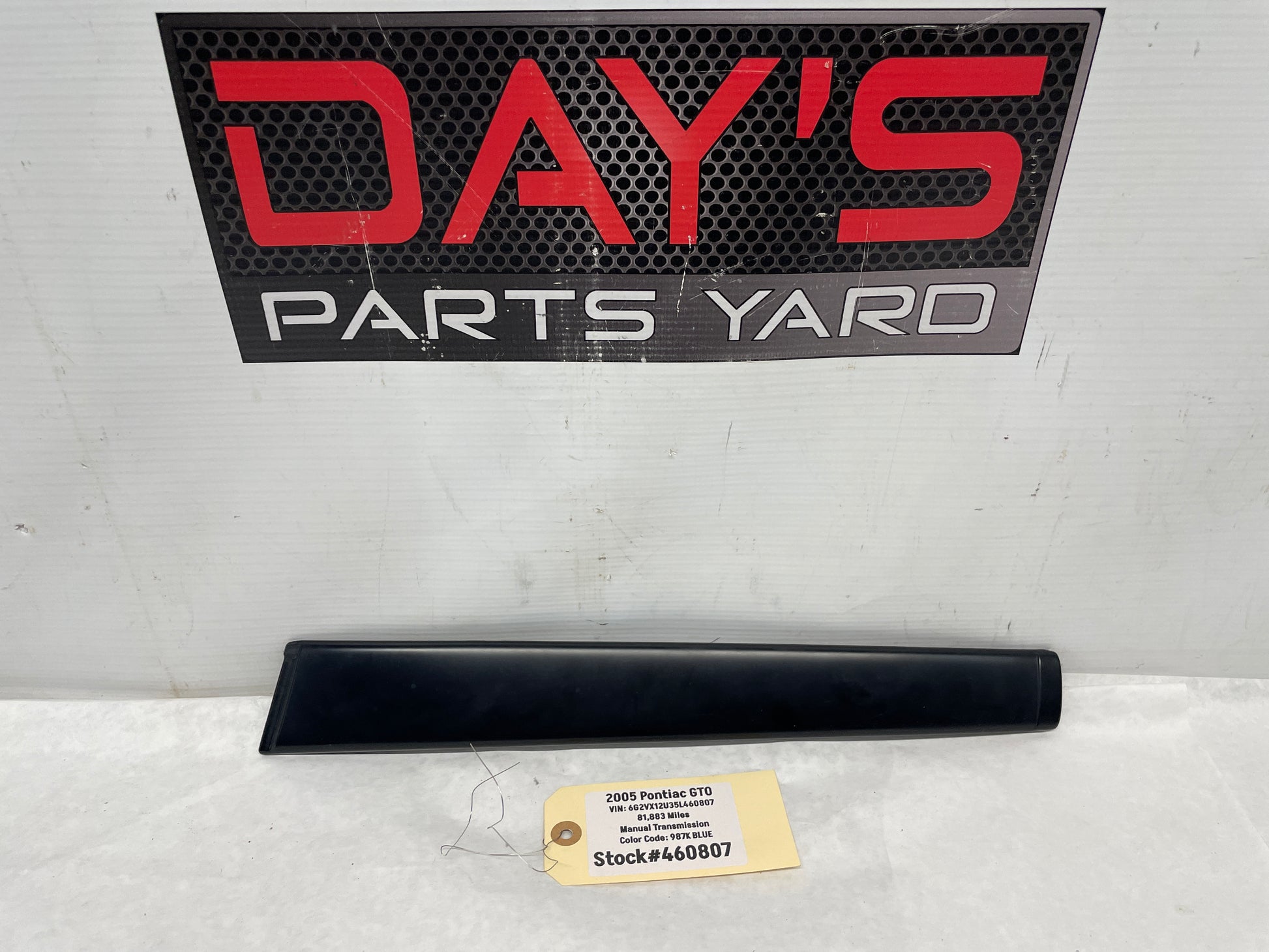 2005 Pontiac GTO RH Passenger Exterior B Pillar Window Trim Cover Applique Molding OEM - Day's Parts Yard