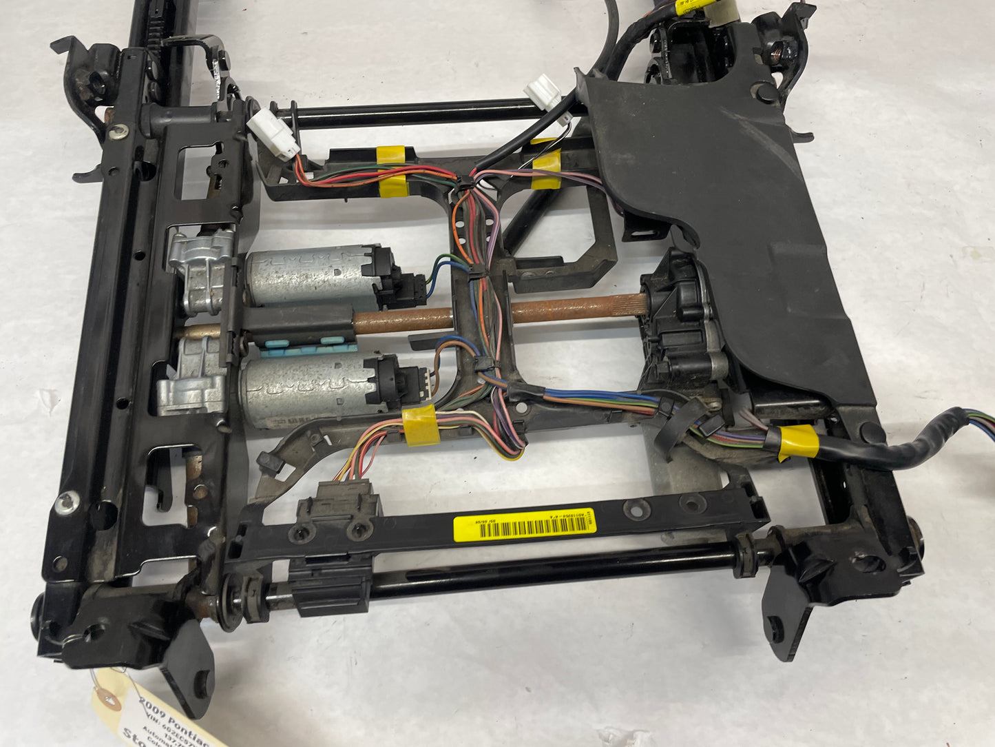 2009 Pontiac G8 GT LH Driver Front Bottom Seat Rail OEM - Day's Parts Yard