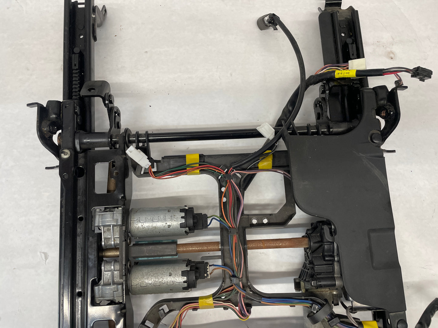 2009 Pontiac G8 GT LH Driver Front Bottom Seat Rail OEM - Day's Parts Yard