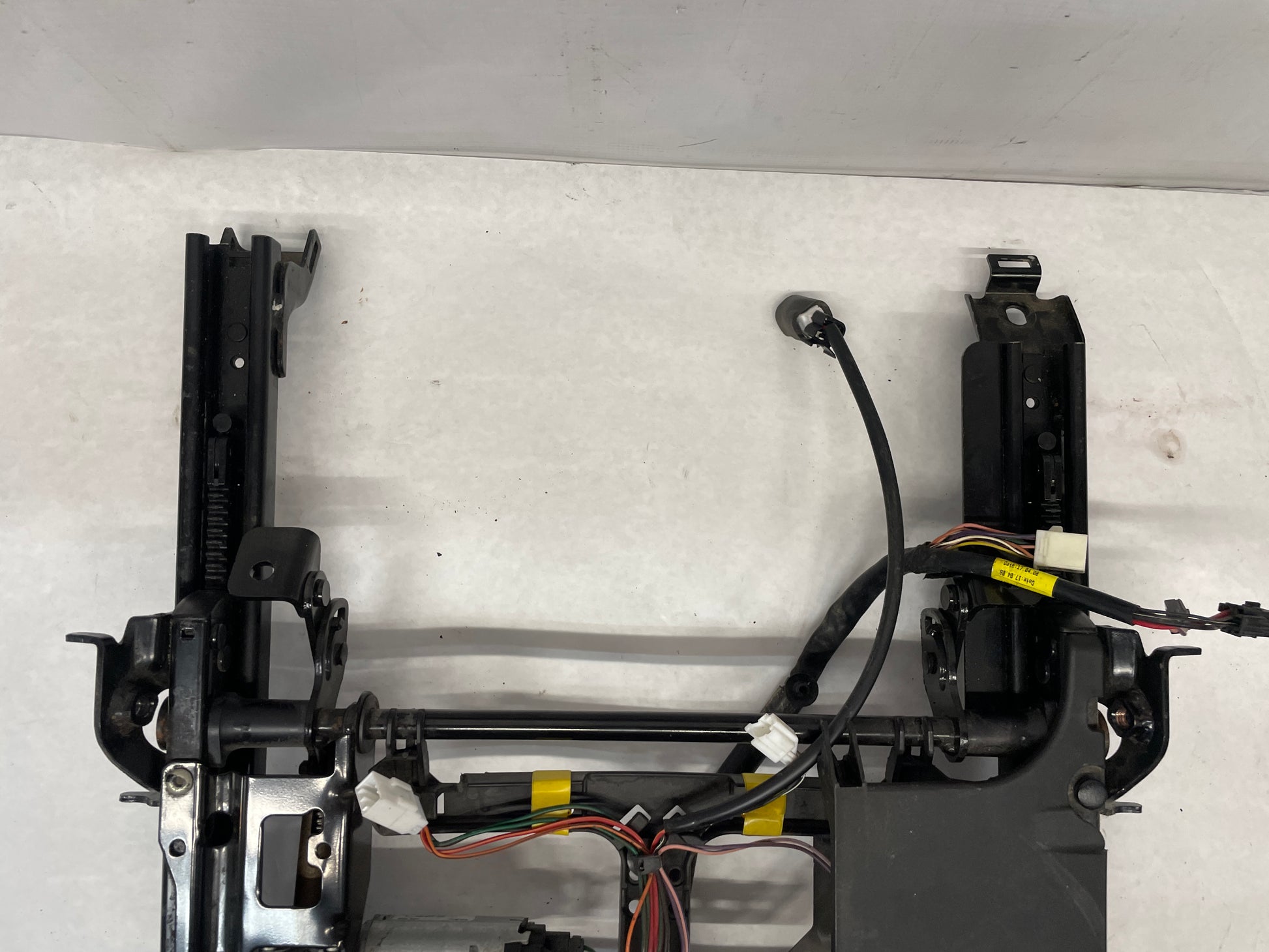 2009 Pontiac G8 GT LH Driver Front Bottom Seat Rail OEM - Day's Parts Yard