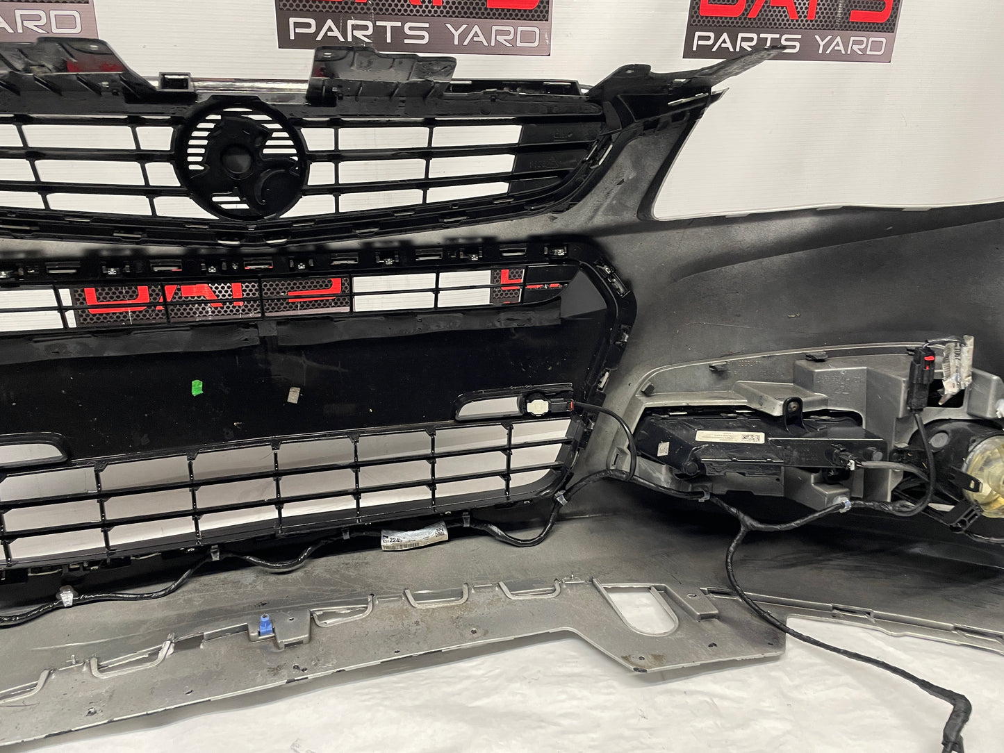 2015 Chevy SS Sedan Complete Front Bumper Cover Fascia OEM DAMAGED