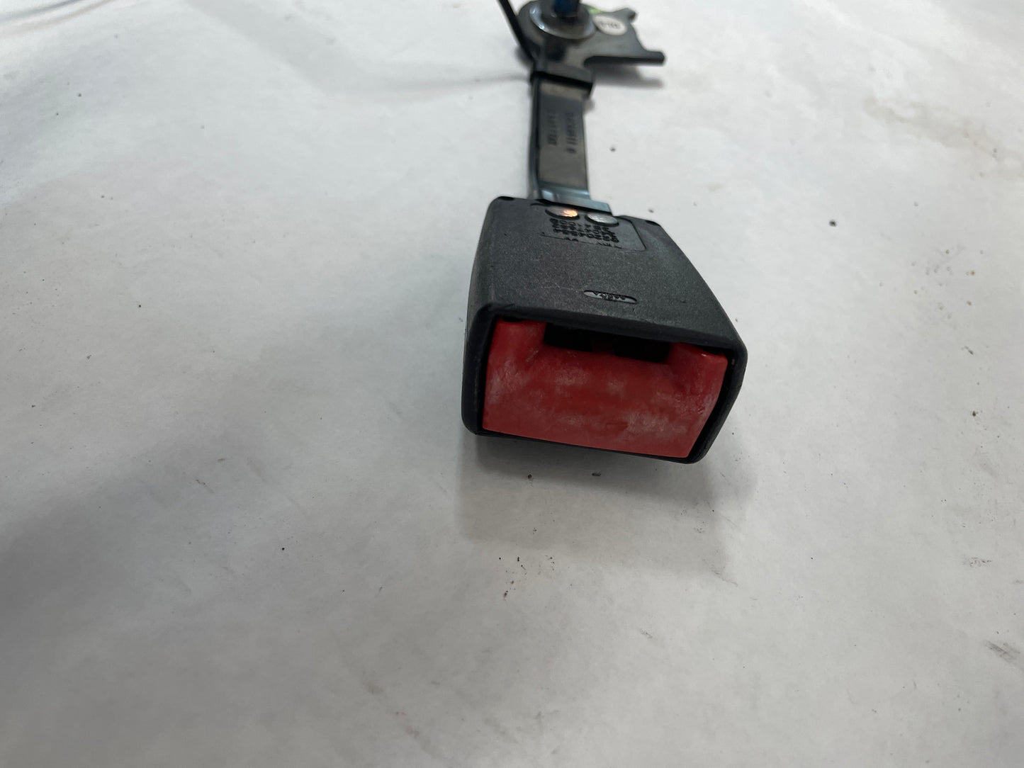 2009 Pontiac G8 GT Front RH Passenger Seat Buckle OEM - Day's Parts Yard