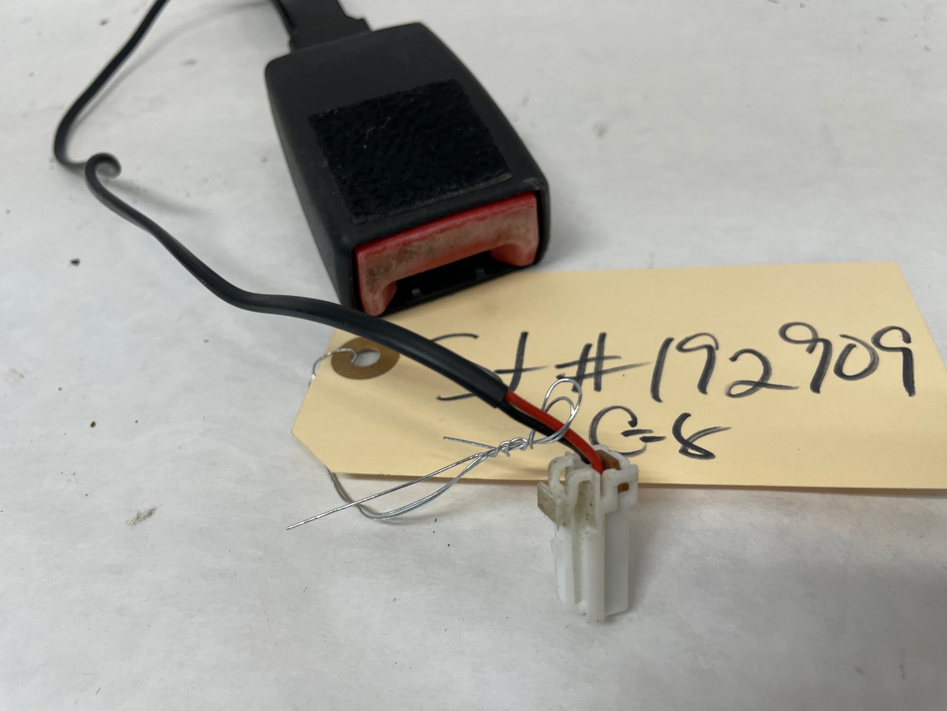 2009 Pontiac G8 GT Front LH Driver Seat Buckle OEM - Day's Parts Yard