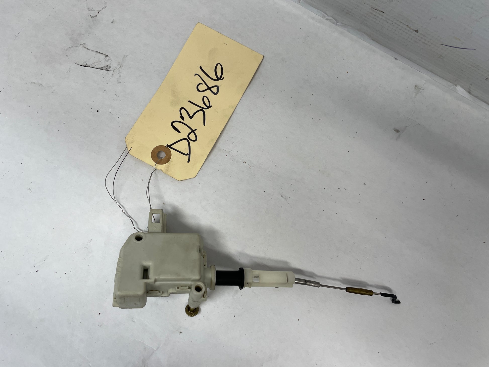2005 Pontiac GTO Trunk Deck Lid Lock Actuator OEM - Day's Parts Yard
