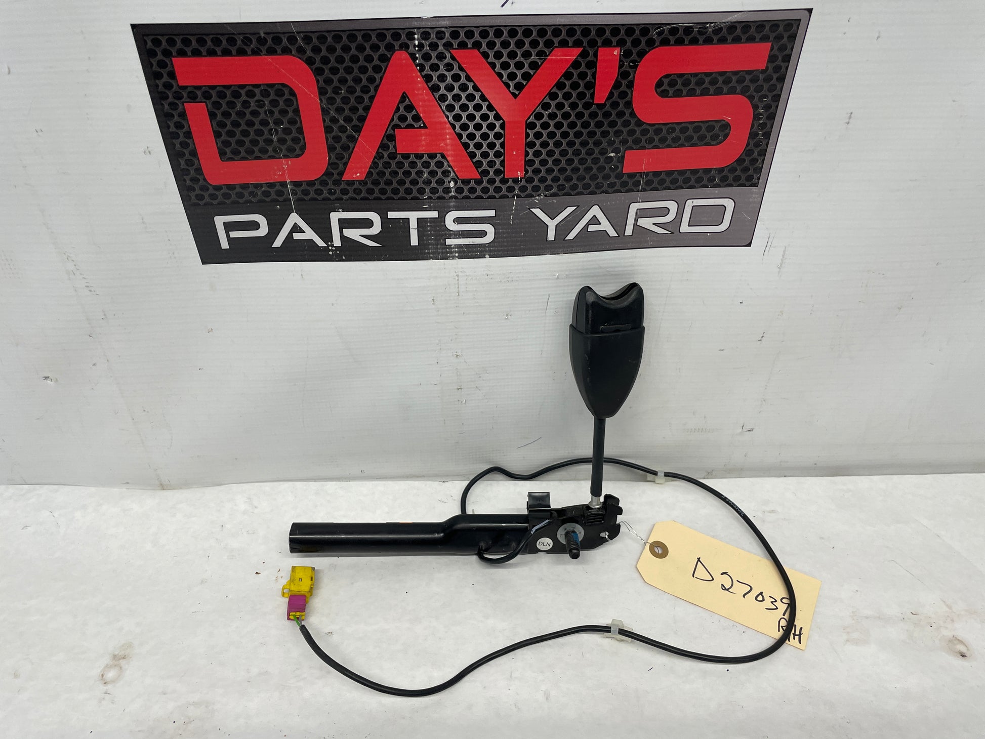 2009 Pontiac G8 GT Front RH Passenger Seat Pretensioner OEM - Day's Parts Yard