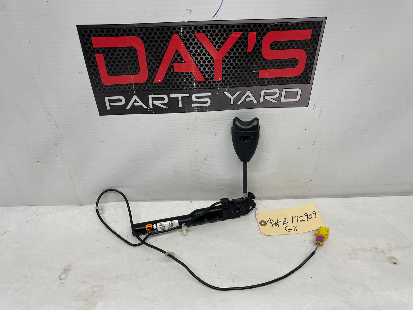 2009 Pontiac G8 GT Front LH Driver Seat Pretensioner OEM - Day's Parts Yard
