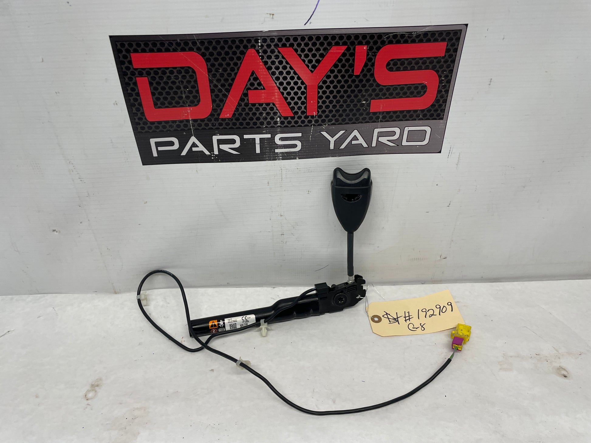 2009 Pontiac G8 GT Front LH Driver Seat Pretensioner OEM - Day's Parts Yard