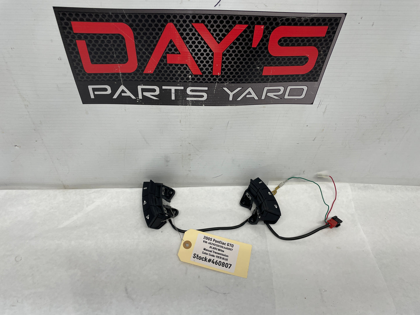 2005 Pontiac GTO Steering Wheel Radio Control Buttons Switches OEM - Day's Parts Yard