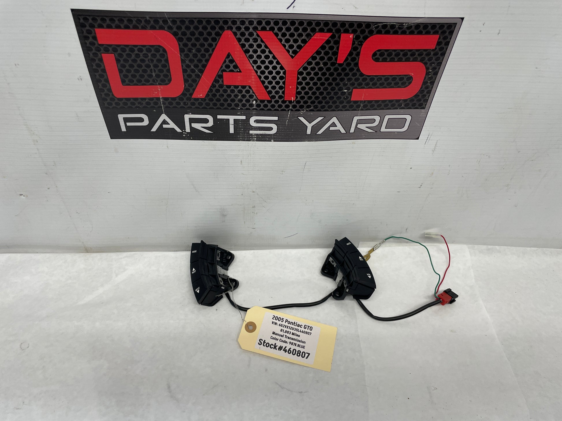 2005 Pontiac GTO Steering Wheel Radio Control Buttons Switches OEM - Day's Parts Yard