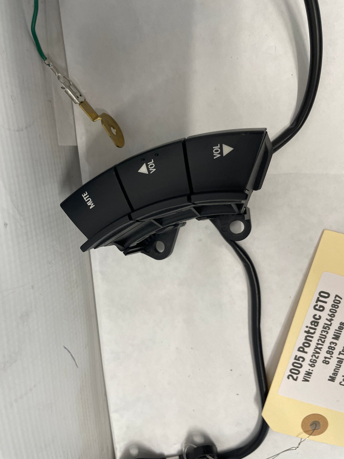 2005 Pontiac GTO Steering Wheel Radio Control Buttons Switches OEM - Day's Parts Yard