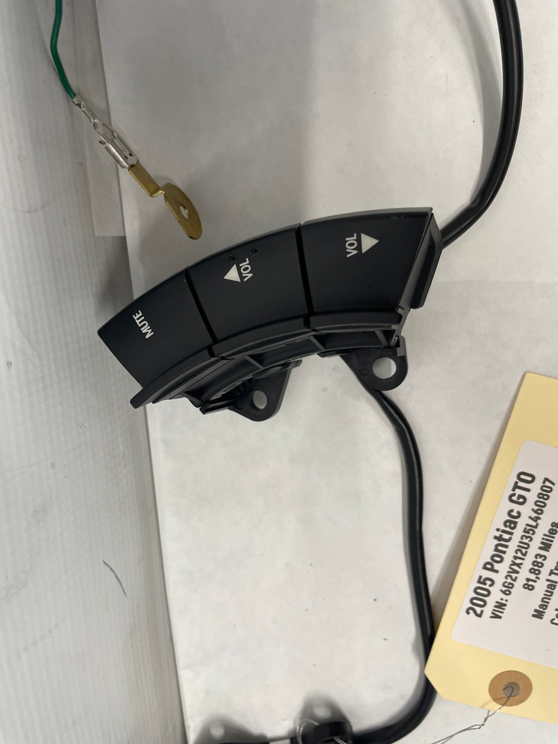2005 Pontiac GTO Steering Wheel Radio Control Buttons Switches OEM - Day's Parts Yard