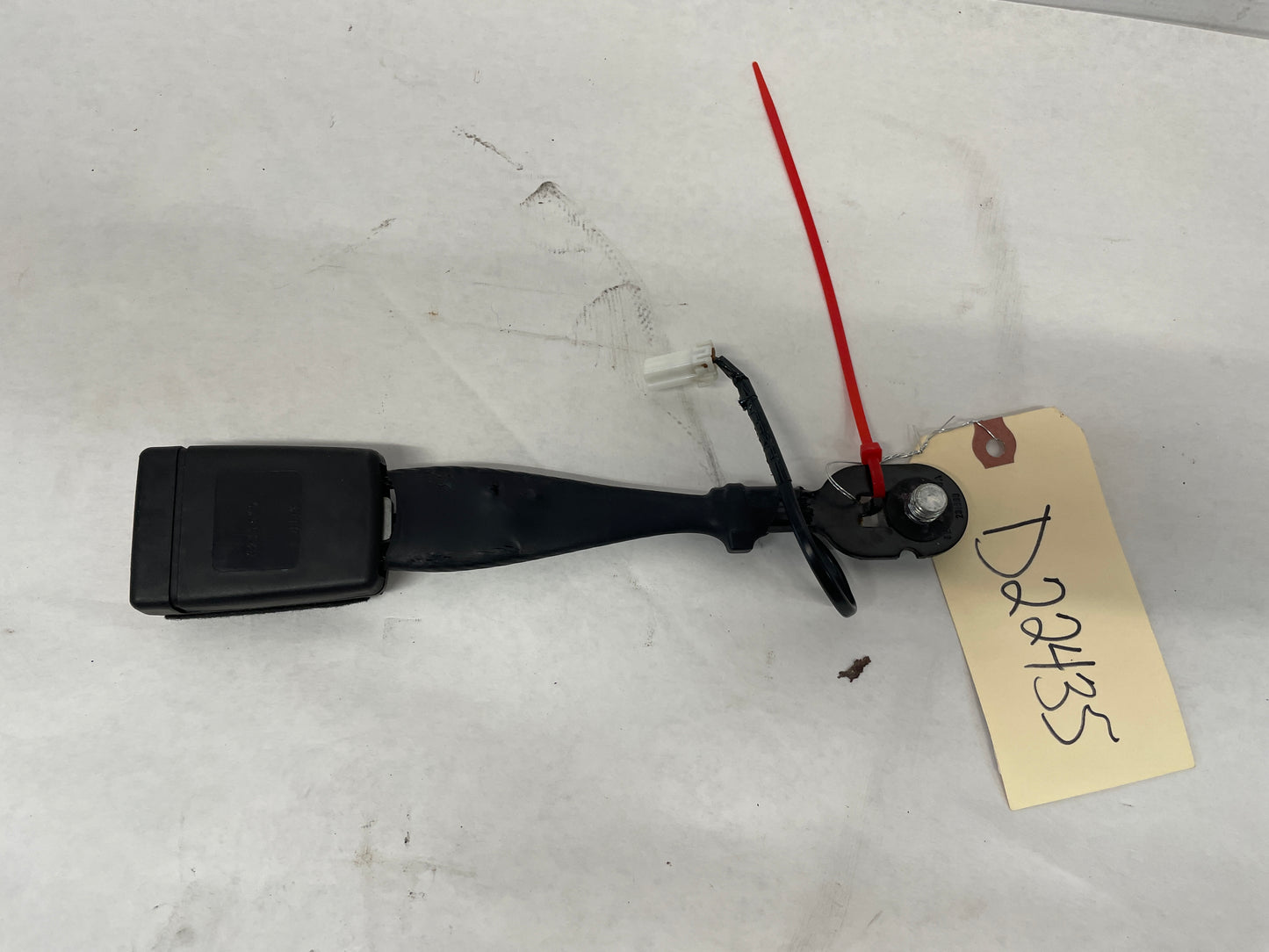 2017 Chevy SS Sedan RH Passenger Front Seat Belt Buckle Receiver OEM